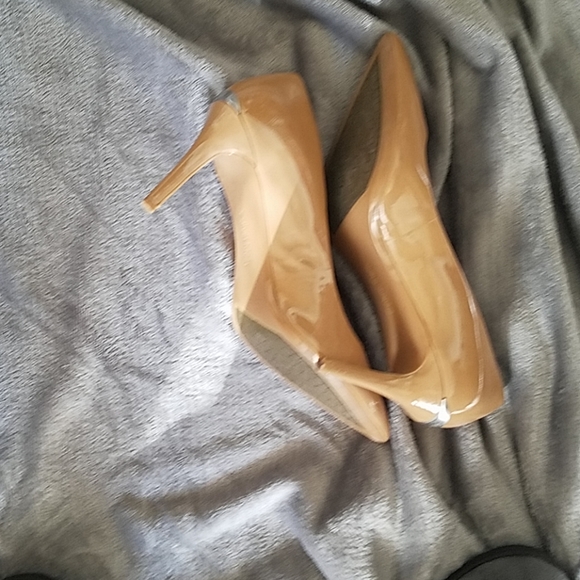 High heels - Picture 3 of 3